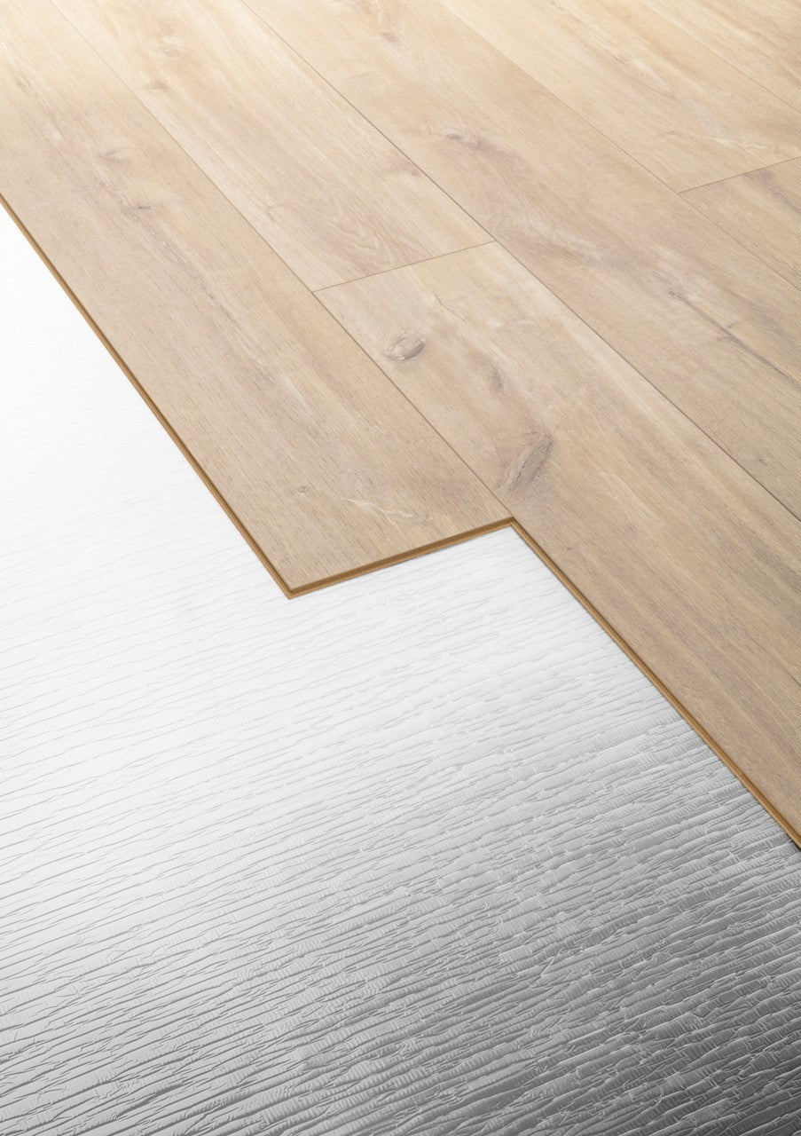 Base Quick-Step Basic Plus bajo las lamas de un suelo laminado