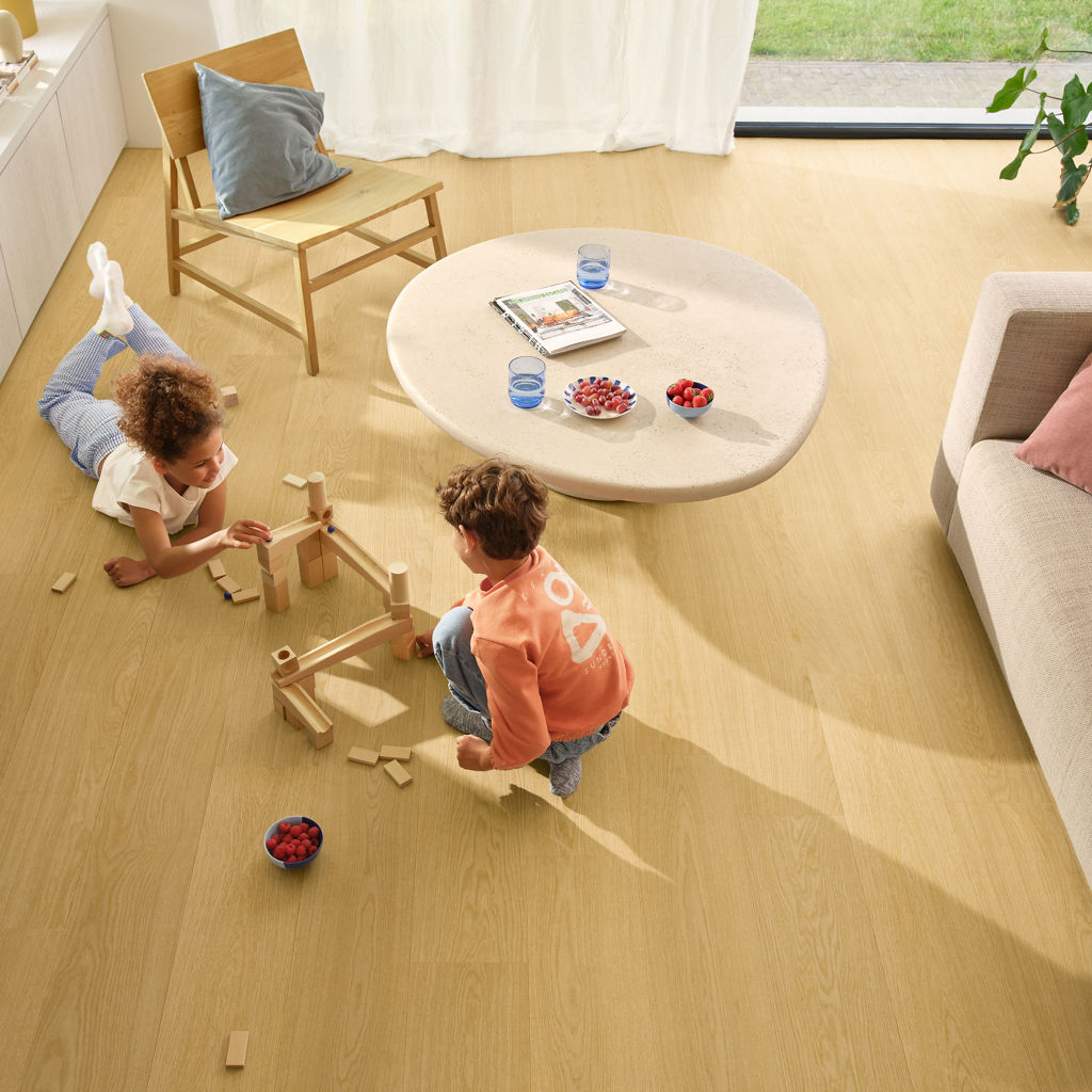 Quick-Step Impressive AC4/32 8 mm Roble Bourbon IM8260 - ambiente