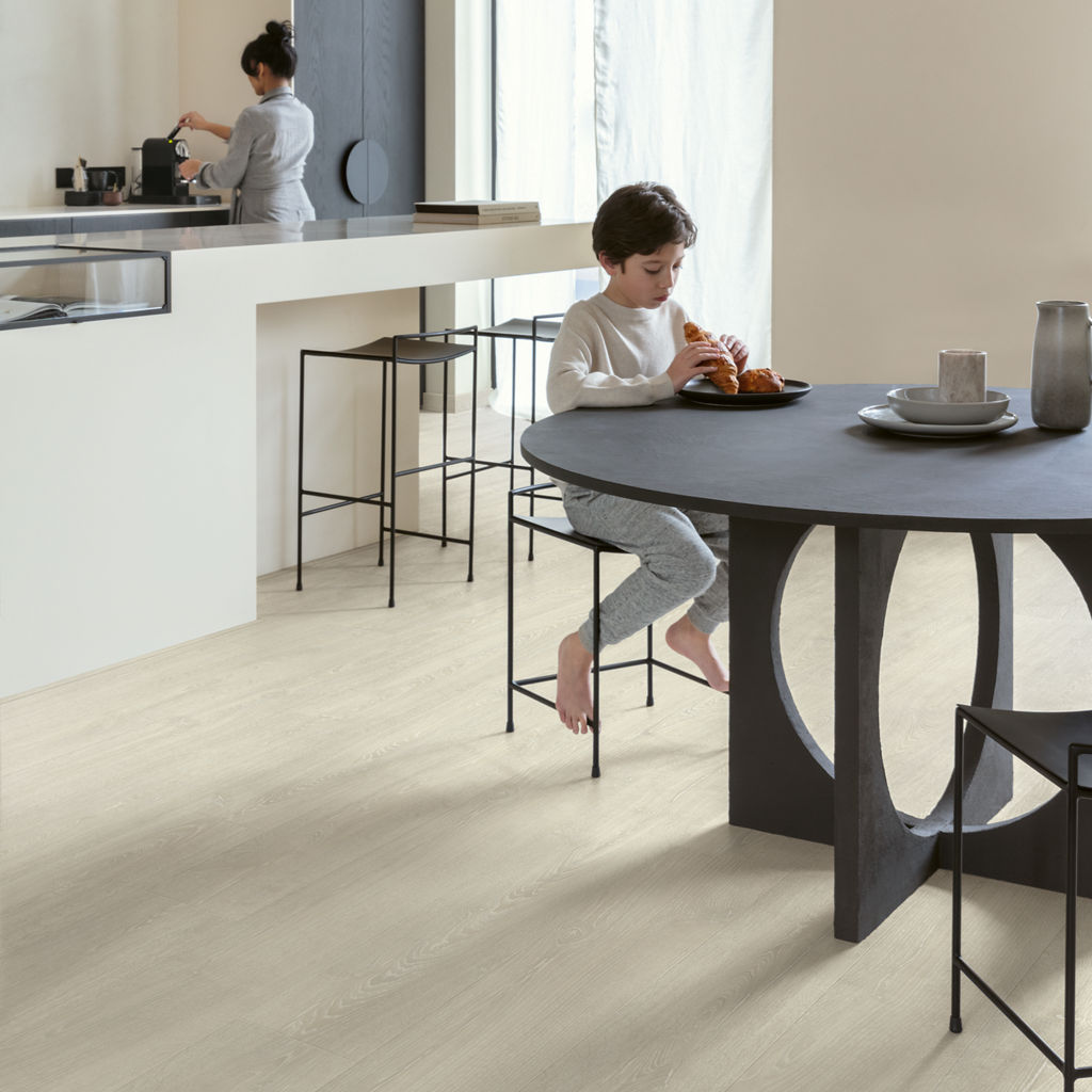 Quick-Step Impressive AC4/32 8 mm Roble Clásico Claro con Pátina IM3559 - ambiente