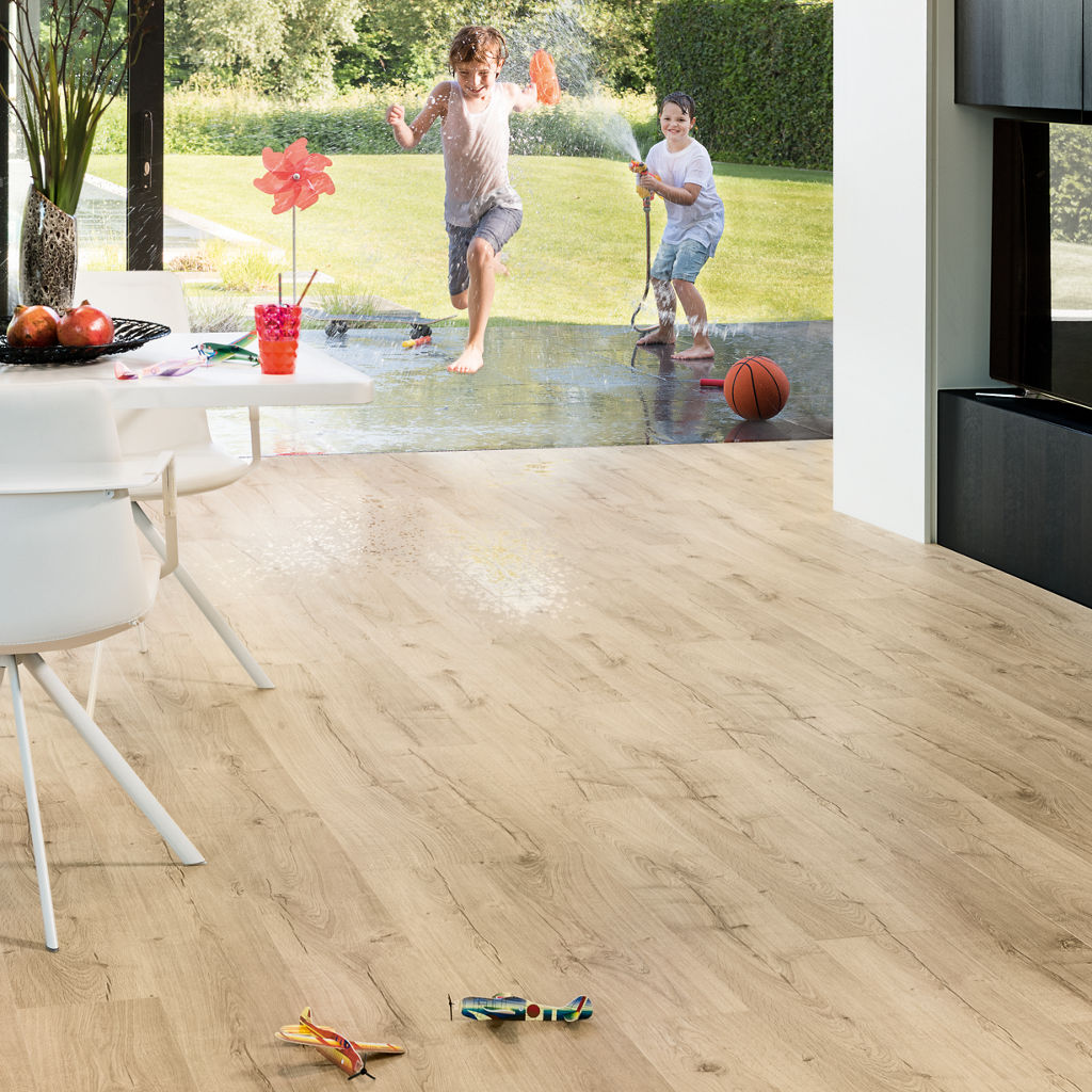 Quick-Step Impressive AC4/32 8 mm Roble Clásico Beige IM1847 - ambiente