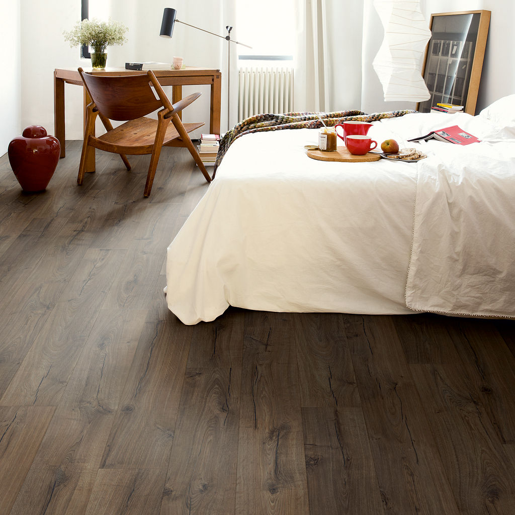 Quick-Step Impressive AC4/32 8 mm Roble Clásico Marrón IM1849 - ambiente