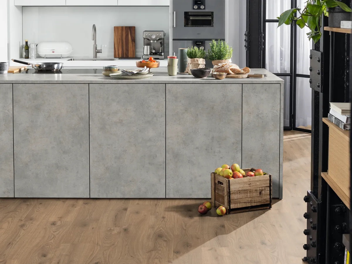 Egger AquaDura+ AC5/33 7,5 mm Classic Roble Almington Natural EDF177 - ambiente