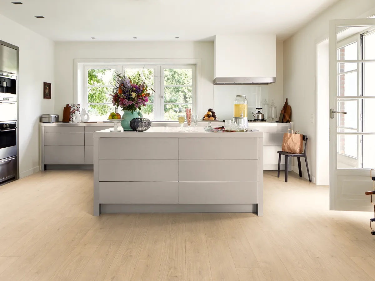 Egger AquaDura+ AC5/33 7,5 mm Classic Roble Berdal Marrón Claro EDF185 - ambiente