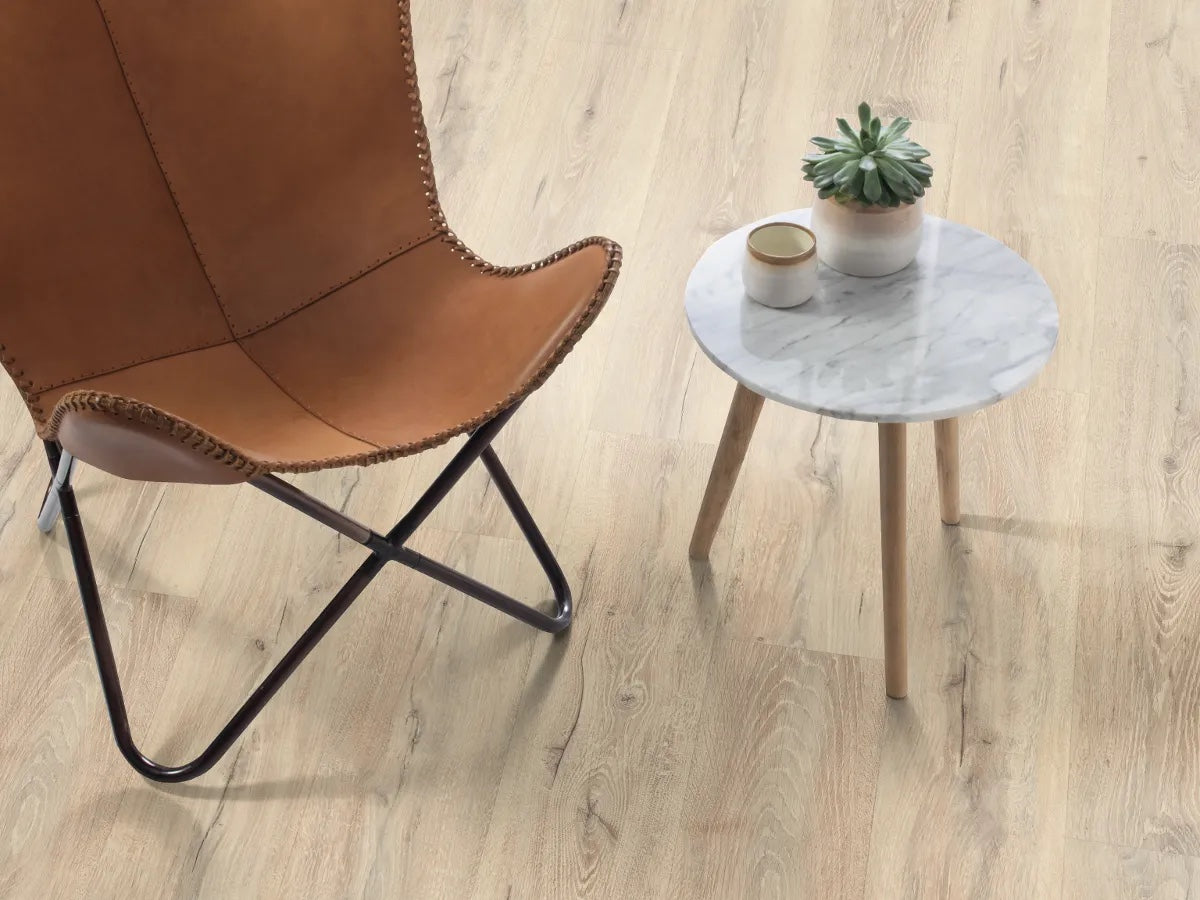 Egger AquaDura AC4/32 7,5 mm Classic Roble Panora Beige EDF203 - ambiente