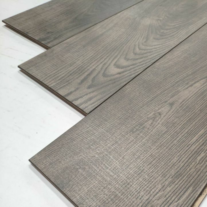 Oferta Últimos 15 m² - Egger Emotion Roble Oxford Gris Marrón EM7182 - AC5 11 mm -