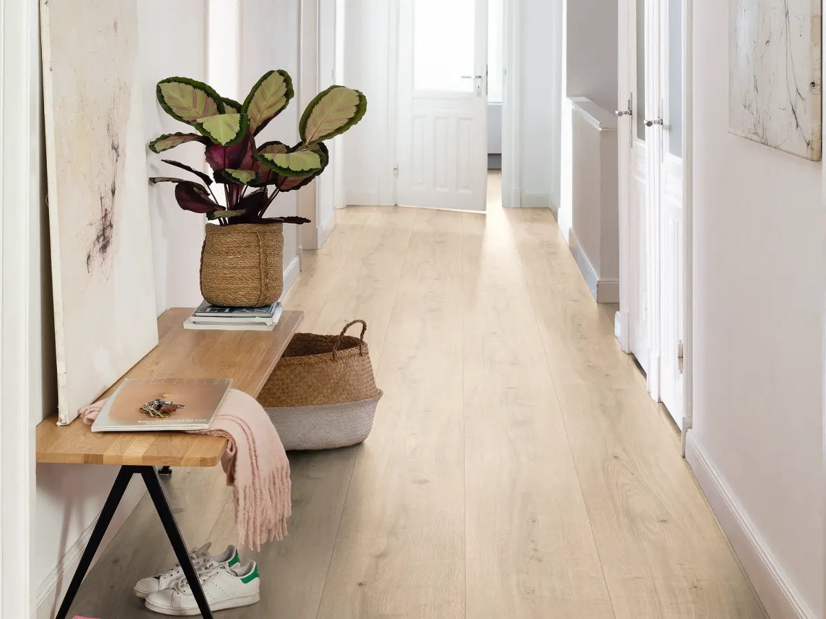 Egger NatureSense AC4/32 8 mm Kingsize Roble Ortega Natural EL2092 - ambiente