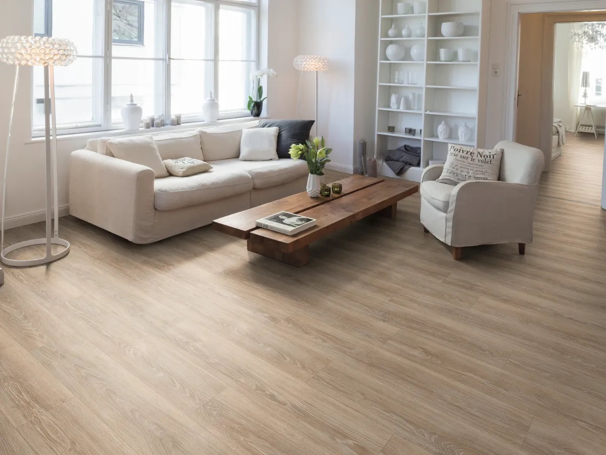 Egger NatureSense AC3/31 7 mm Classic Roble Newport Marrón Claro EL2162 - ambiente