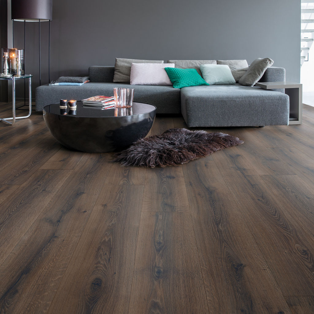 Quick-Step Majestic AC4/32 9,5 mm Roble Desierto Marrón Oscuro Cepillado MJ3553 - ambiente