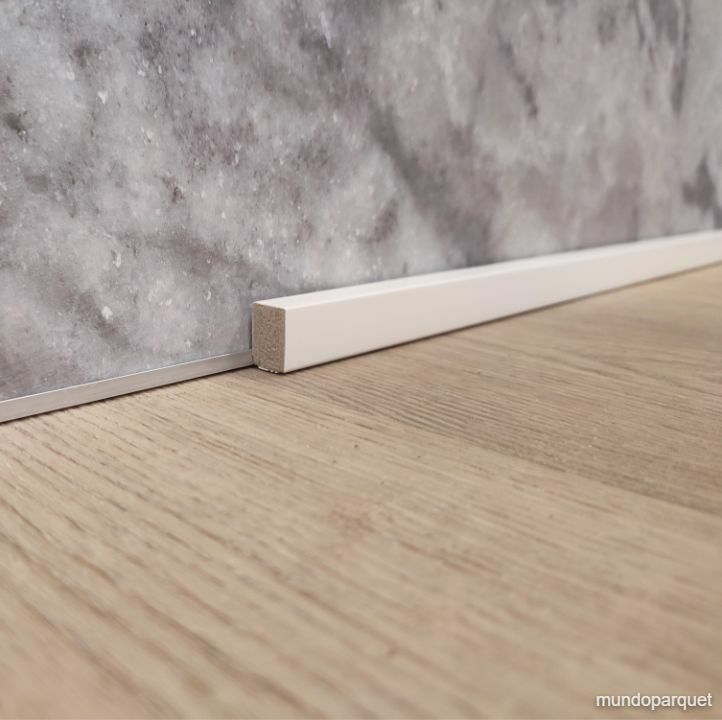 Junquillo de PVC Recto - 2200 x 20 x 14 mm
