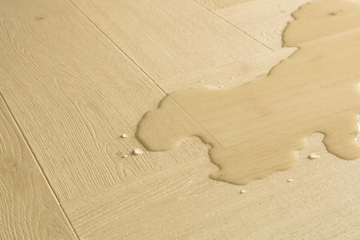 Suelo laminado impermeable Quick-Step Impressive Design Roble Jengibre — resistencia al agua