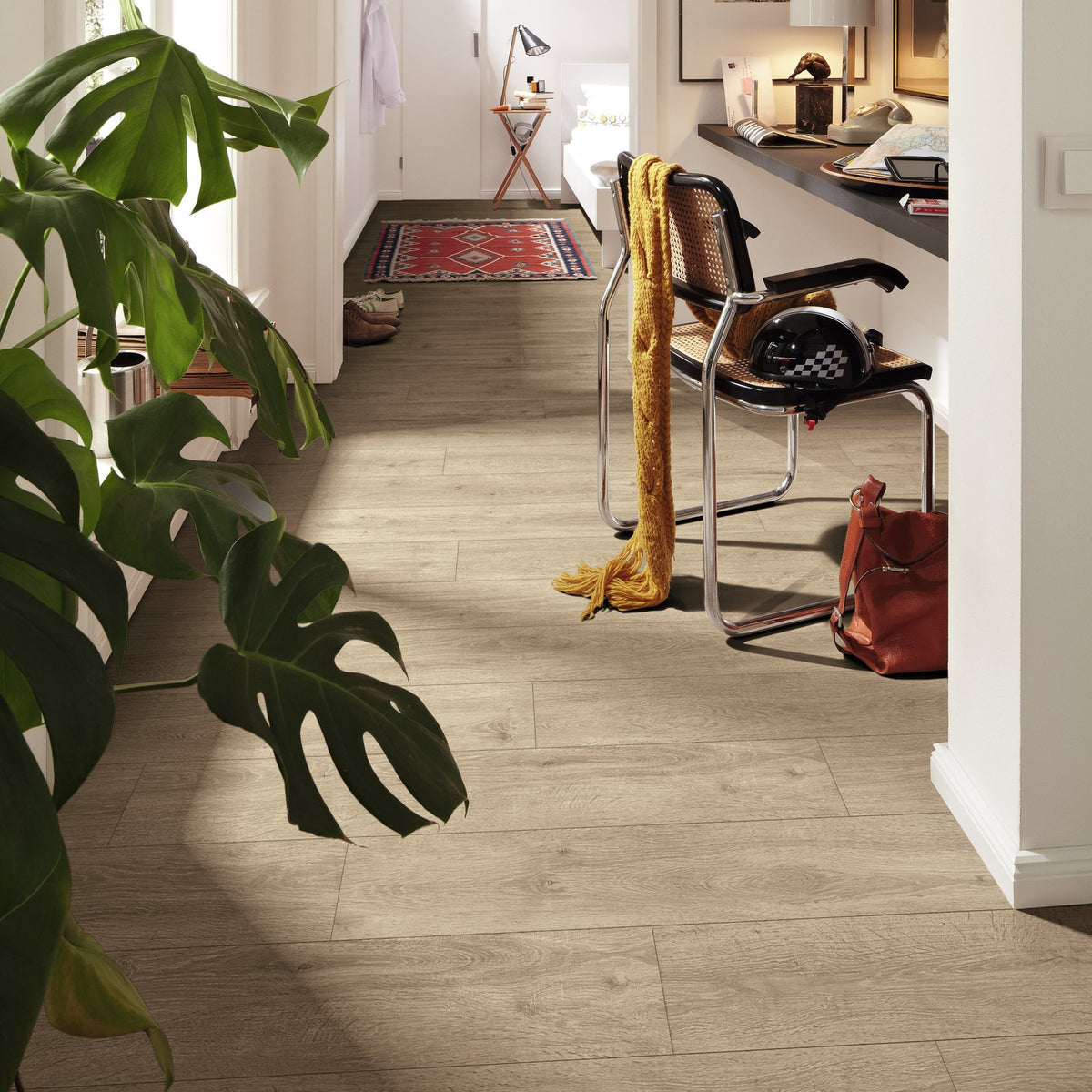 Ambiente decorado con el suelo laminado MeisterDesign LD 150 Roble Caledonia