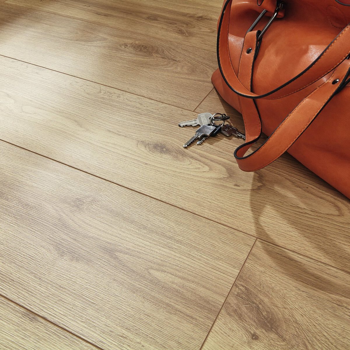 Detalle del suelo laminado MeisterDesign LD 150 Roble Chiemsee Claro en una estancia