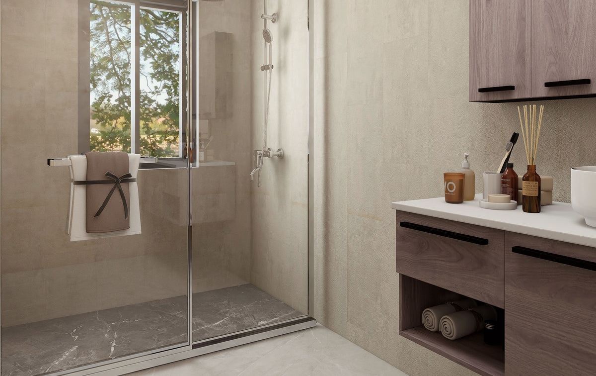 Revestimiento de pared SPC Materia Stone Nácar en las paredes de un baño