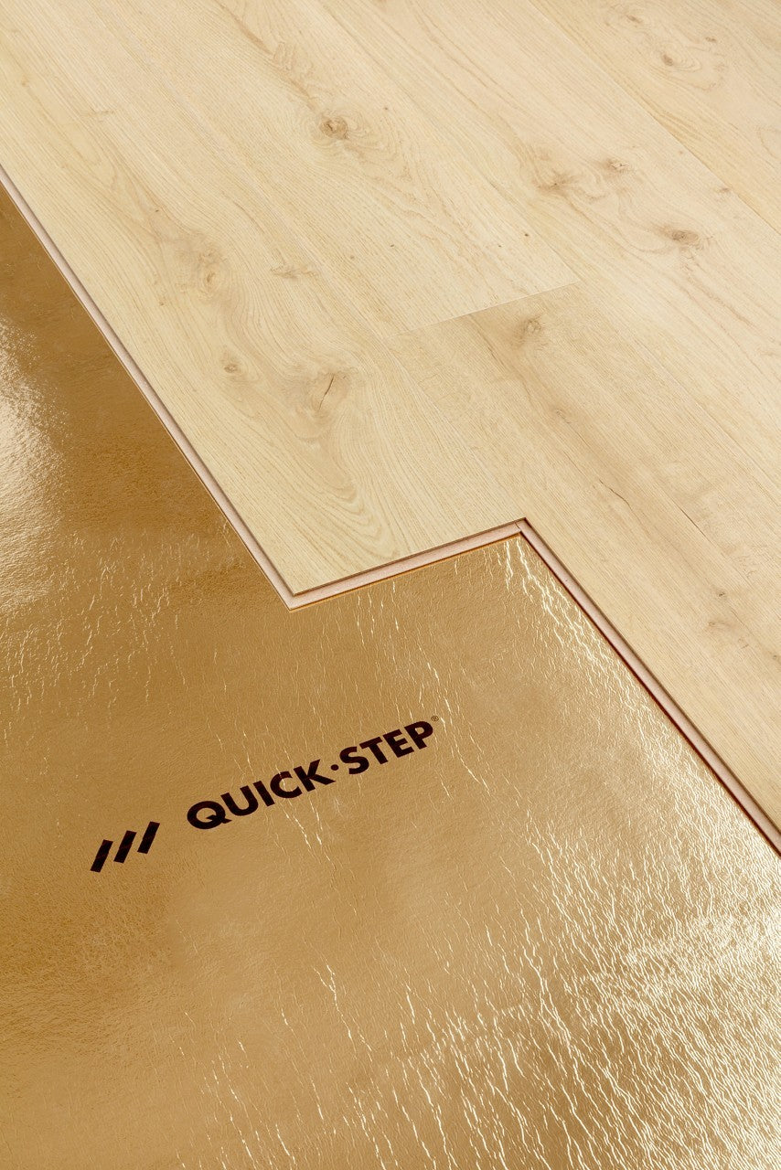 Base Quick-Step Silent Walk bajo las lamas de un suelo laminado