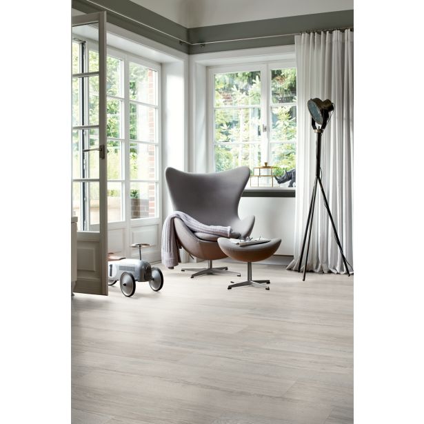 Egger Home AC4/32 8 mm Classic Roble Elva Gris EHL145 - 4V