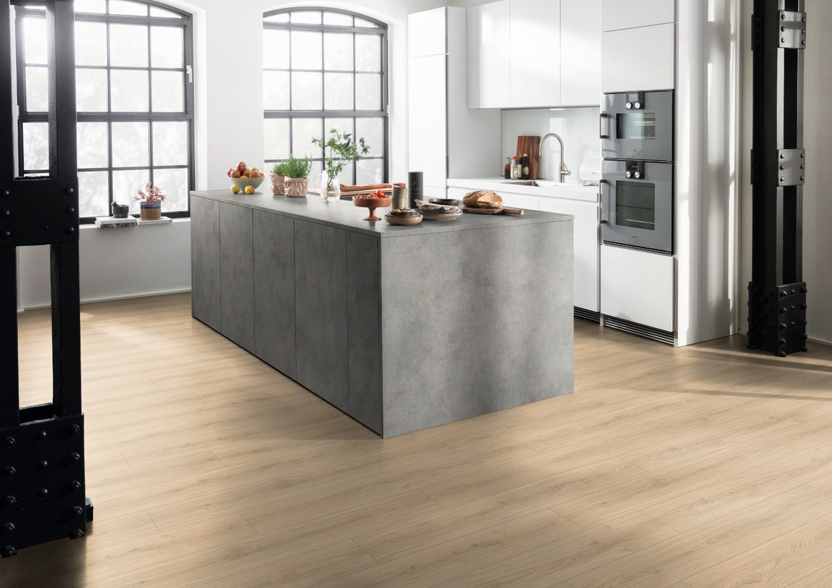 Egger NatureSense Aqua+ AC4/32 8 mm Classic Roble Padua Claro EL2170 - 4V