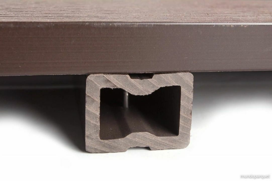 Baldosa de Composite 90x90 Durafloor — detalle del rastrel