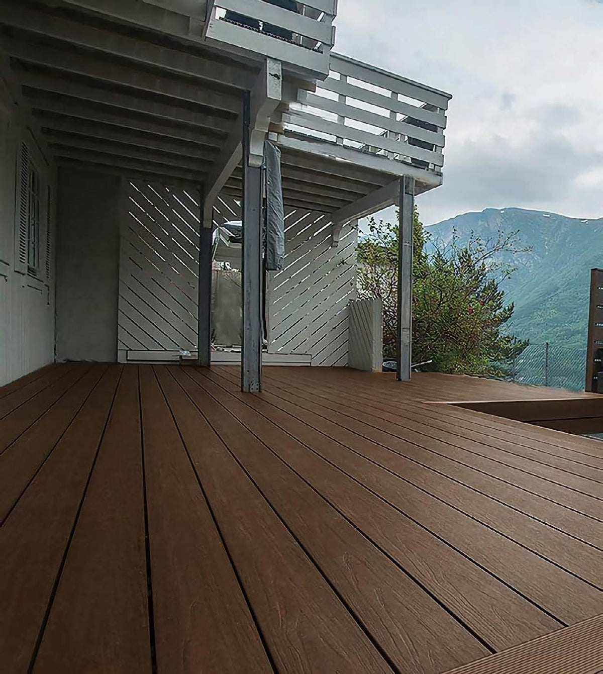 Tarima Duratech Classic Ipe/Teka — ambiente en una terraza, cara Ipe