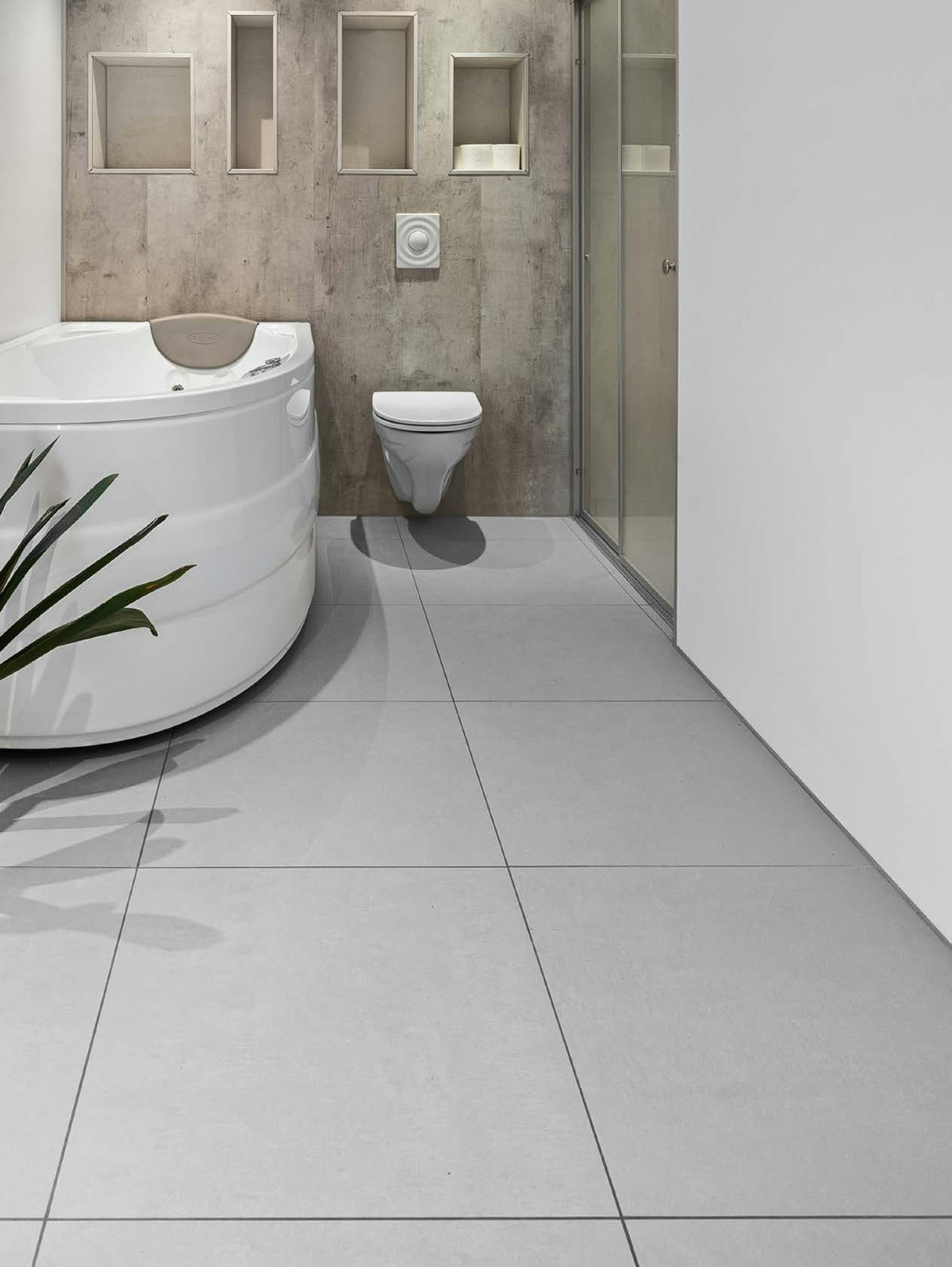 Greenflooring Stone Light Grey — ambiente en un baño