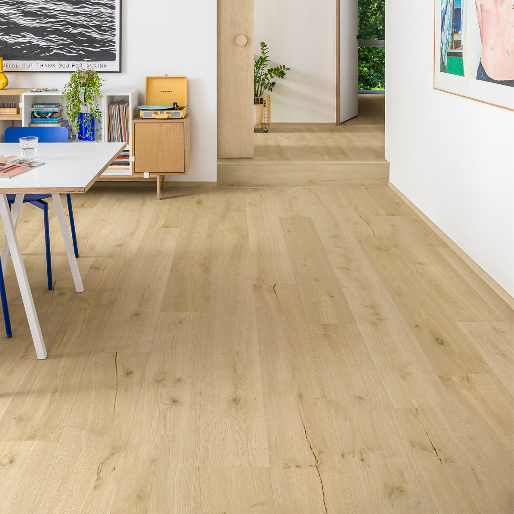 Quick-Step Impressive AC4/32 8 mm Roble Algodón IM8254 - ambiente