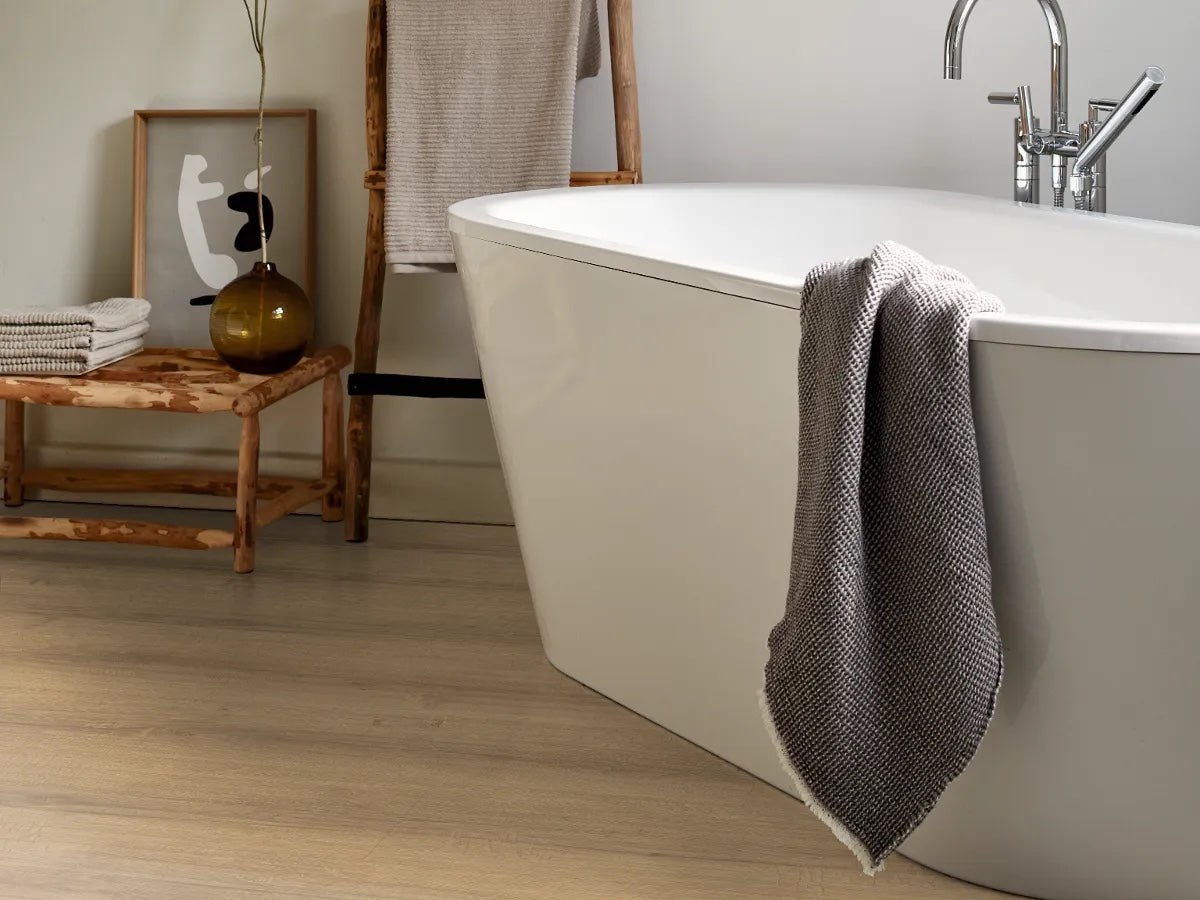 Egger AquaDura+ AC5/33 7,5 mm Large Roble Brightstone Miel EDF193 - ambiente
