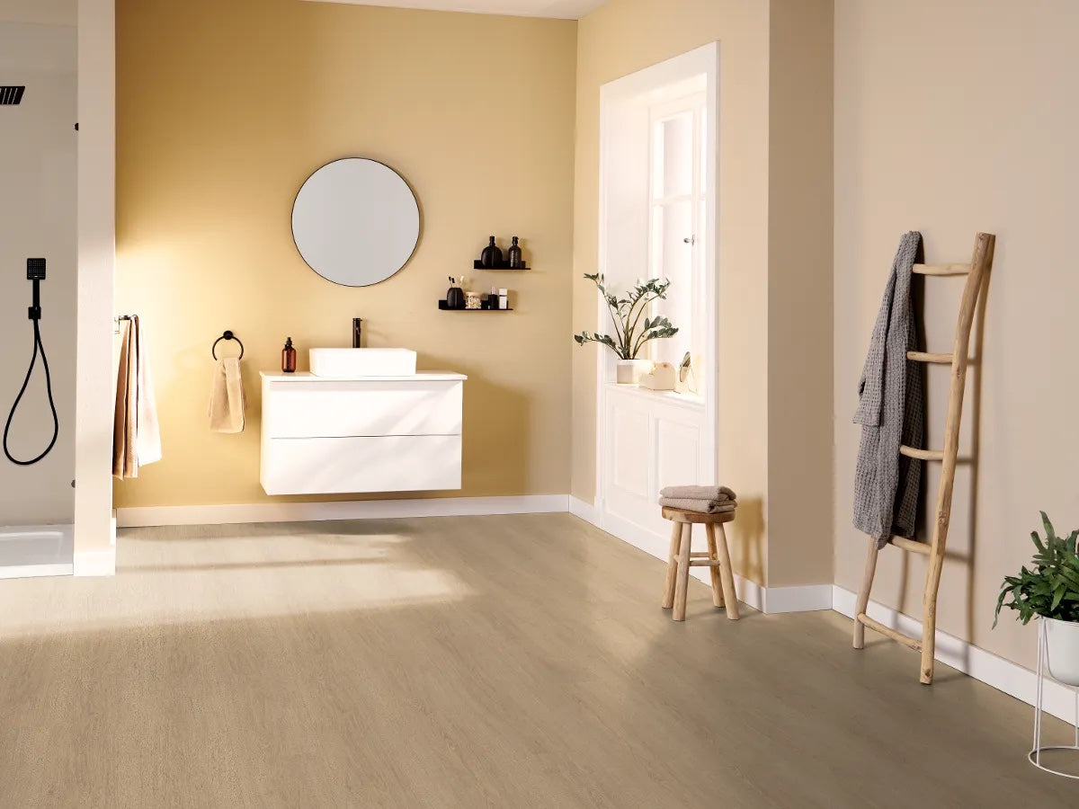 Egger AquaDura+ AC5/33 7,5 mm Large Roble Hilway Natural EDF199 - ambiente