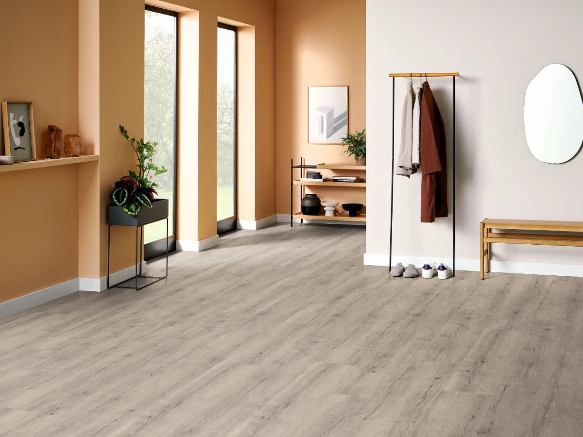 Egger AquaDura+ AC5/33 7,5 mm Large Roble Savona Gris EDF206 - ambiente