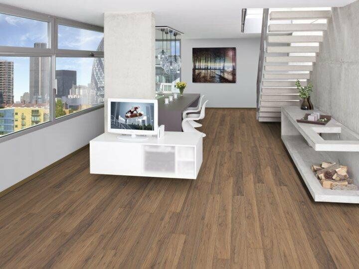 Oferta Liquidación Últimos 8 m² - Egger Emotion Medium Pecan Americano EM7130 - AC4 10,5 mm - Base Incorporada -