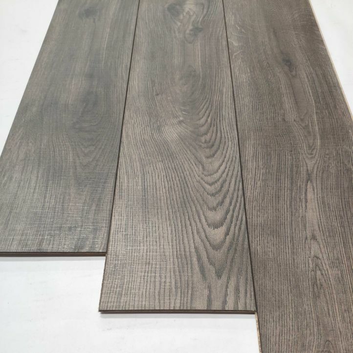 Oferta Últimos 15 m² - Egger Emotion Roble Oxford Gris Marrón EM7182 - AC5 11 mm -