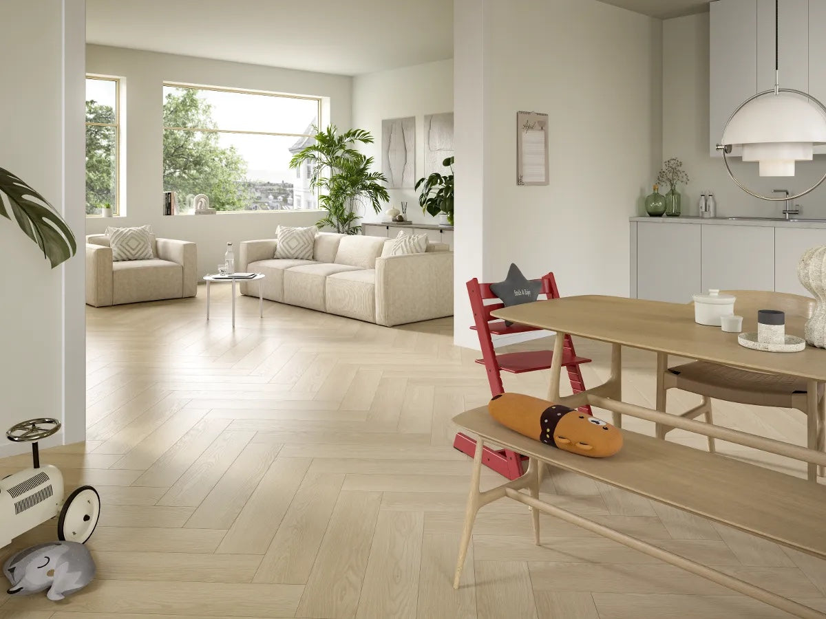 Egger NatureSense Herringbone AC4/32 8 mm Herringbone Roble Baronia Sand EL2133 - ambiente
