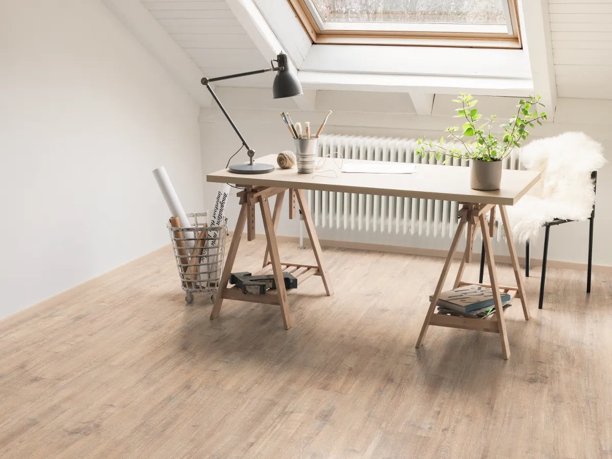 Egger NatureSense AC3/31 7 mm Classic Roble Woodwork EL2700 - ambiente