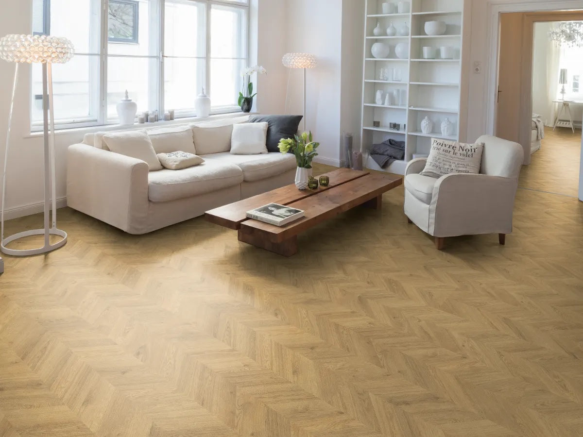 Egger NatureSense AC4/32 8 mm Kingsize Roble Weinburg Claro EL2923 - ambiente