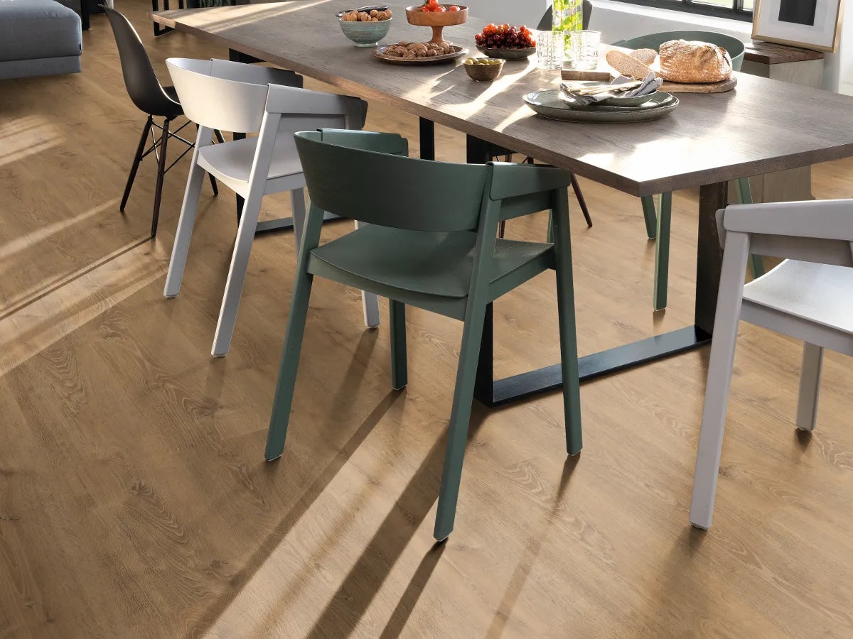 Egger NatureSense AC4/32 8 mm Large Roble Waltham Natural EL2935 - ambiente