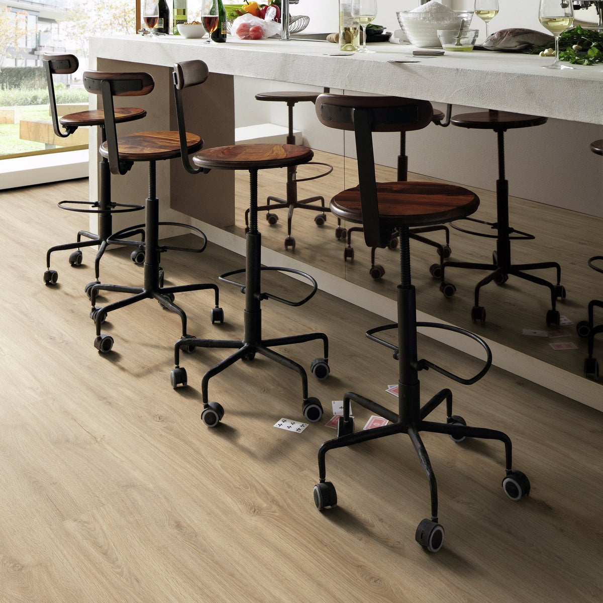 Ambiente decorado con el suelo laminado MeisterDesign LC 150 Roble Casablanca
