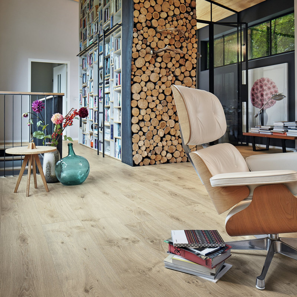 Ambiente decorado con el suelo laminado MeisterDesign LL 250 Roble Atacama
