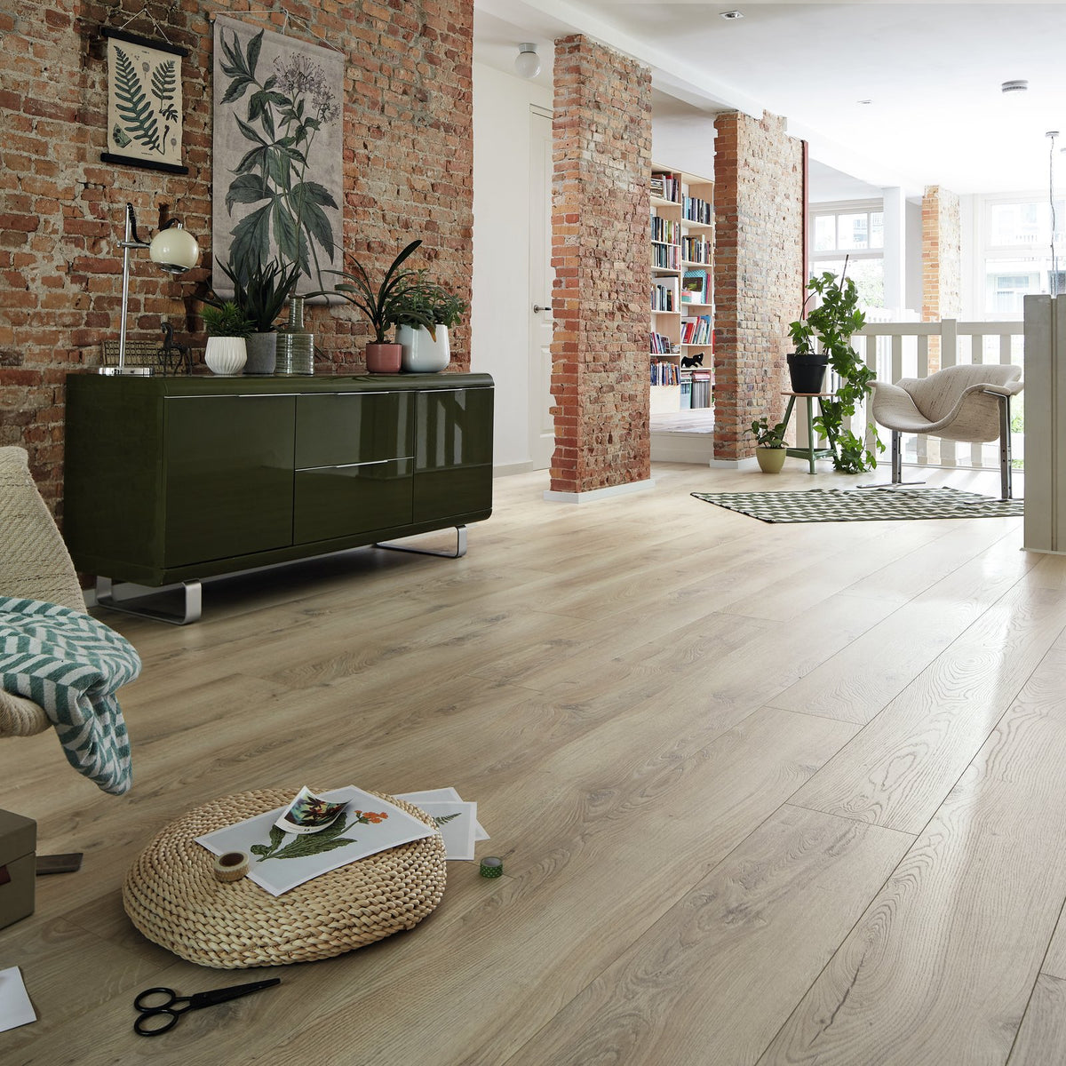 Ambiente decorado con el suelo laminado MeisterDesign LL 250 Roble Castillo Puro